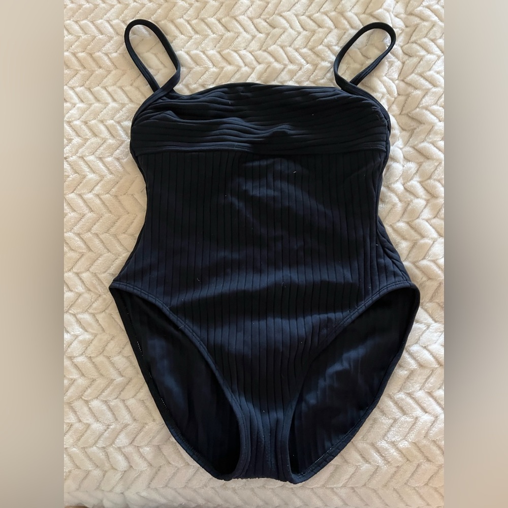 Ladies swimsuit size 10, black one piece. Ribbed bodice.